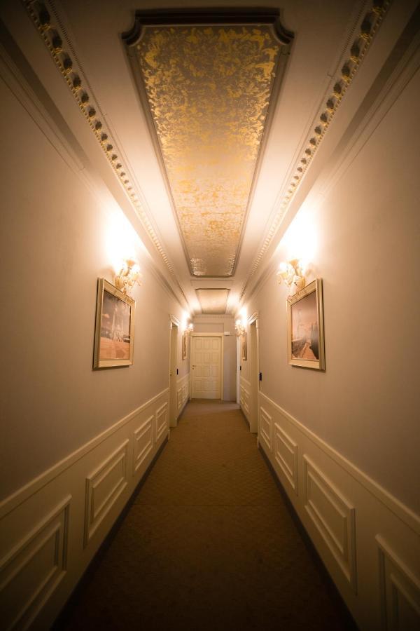 Hotel Lotus Тирана Экстерьер фото